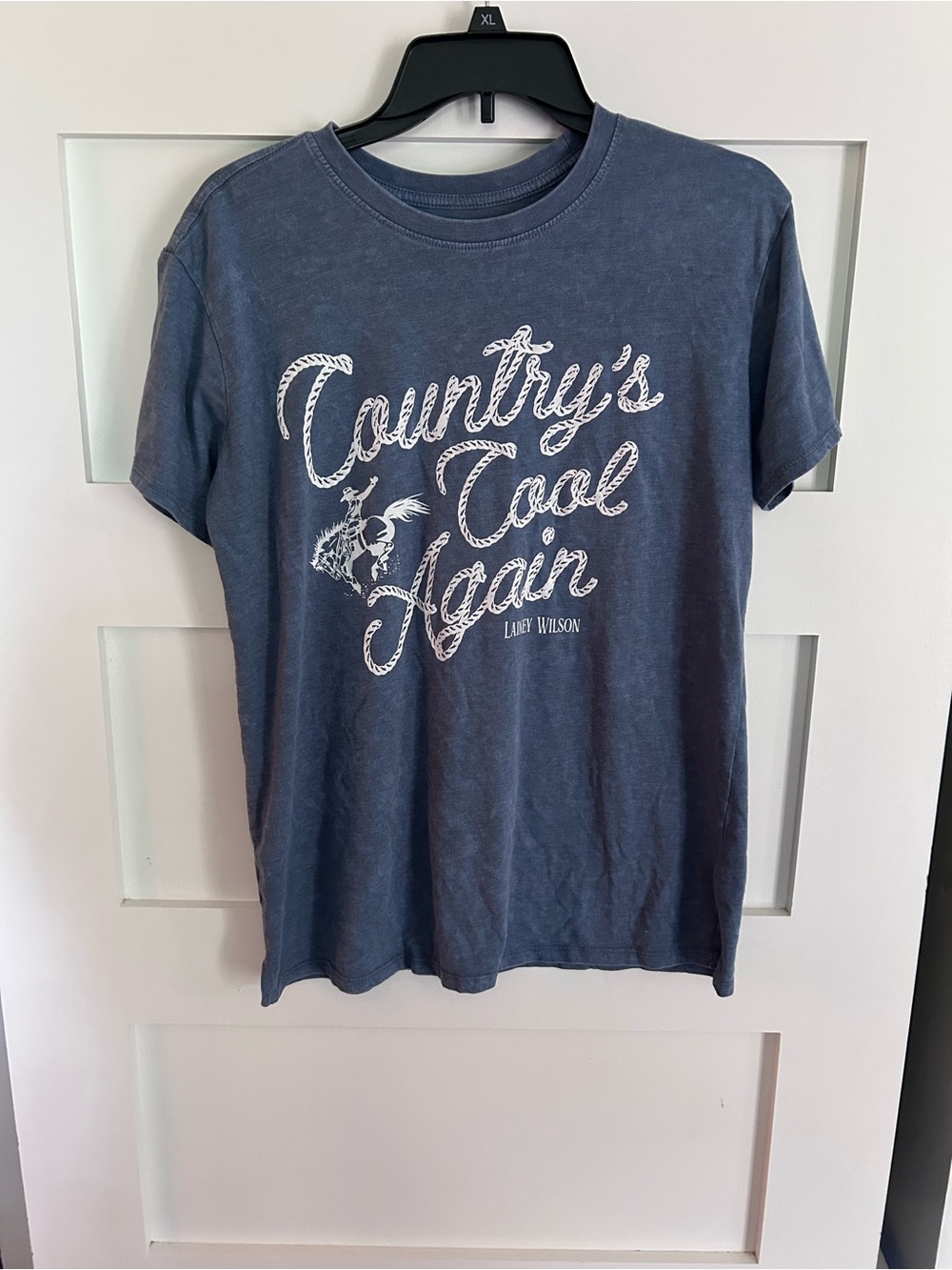 Lainey Wilson Country's Cool Again Graphic Tee small
